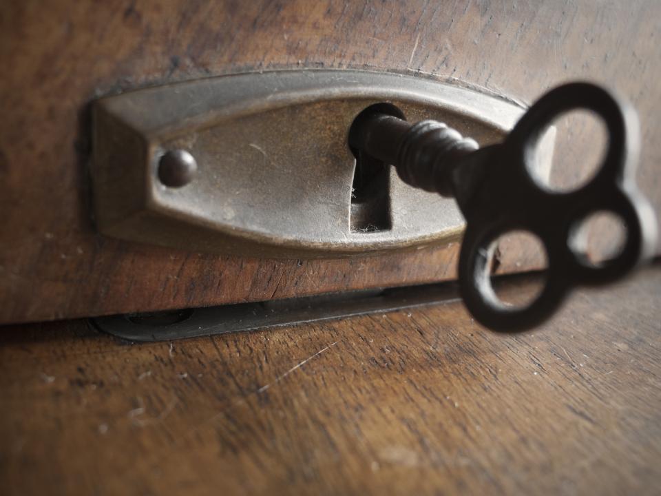 Golden Queen Lock And Key Set 