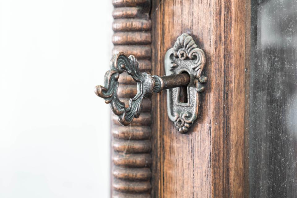 Golden Queen Lock And Key Set 