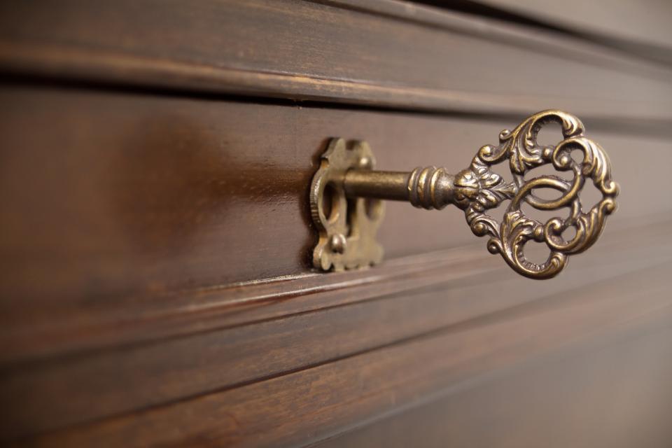 Golden Queen Lock And Key Set 