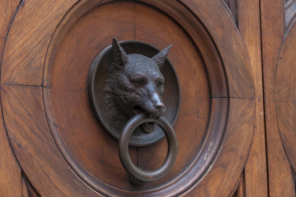 Rustic Brass Wolf Door Knocker 